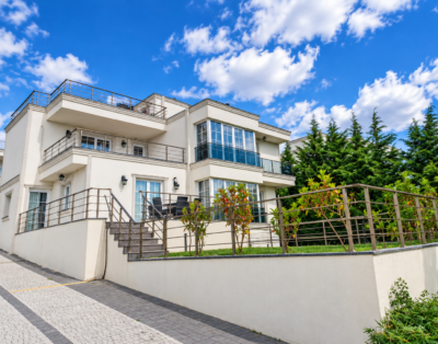 Villa With Garden – B3