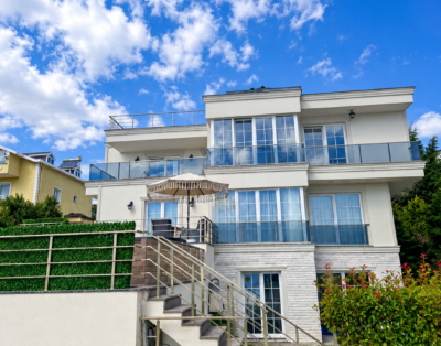 Villa With Garden – B4